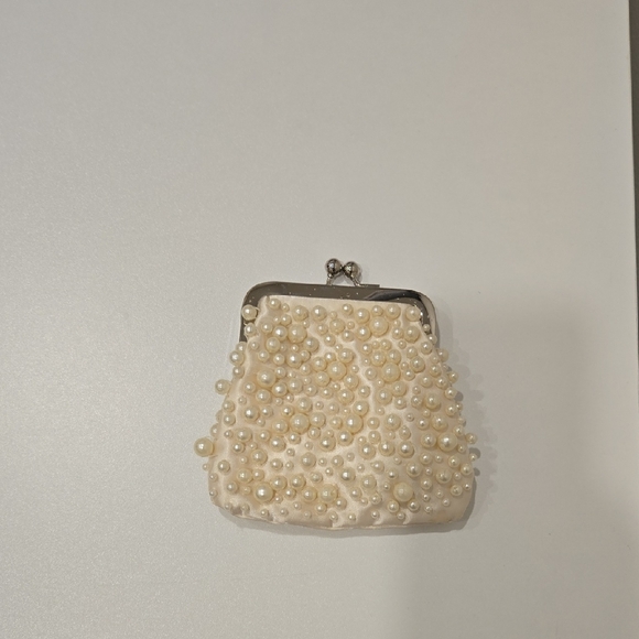Vintage Pearl-Embellished Cream Clutch - Picture 2 of 13